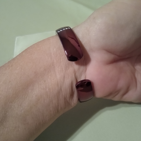 GNW Quartz Metallic Cuff Watch - Picture 6 of 9